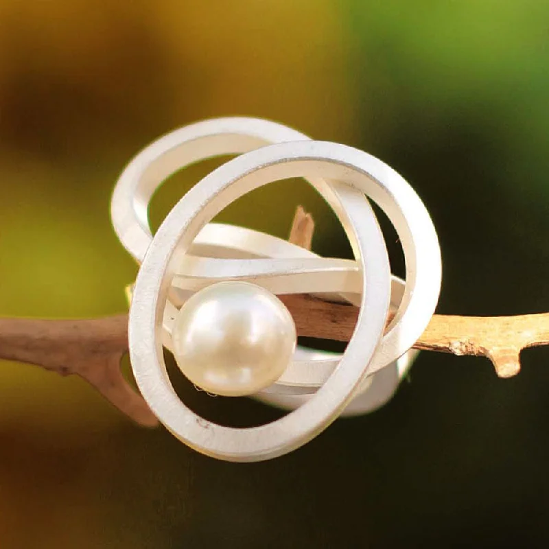 Handmade Sterling Silver 'White Pearl Knot' Pearl Ring (8.5mm) (Peru)